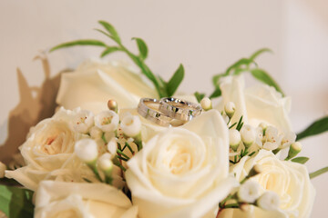 Obraz na płótnie Canvas Wedding bouquet of fresh flowers. Wedding bridal bouquet. wedding ring