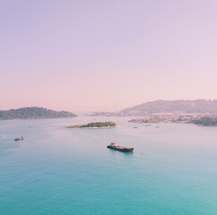 Naklejka premium boat on the sea
