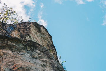 山のゴツゴツした岩肌