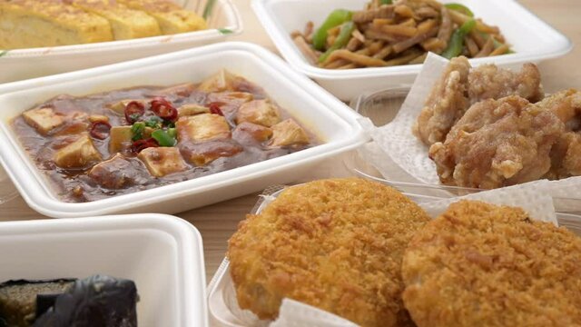 食品スーパーのお惣菜
