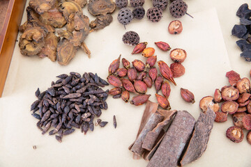 Distribute Chinese herbal medicines waiting for packaging on the straw paper