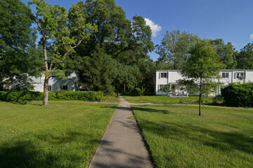 ニューディール政策によって開発されたアメリカの郊外住宅地：グリーンベルトの街並み