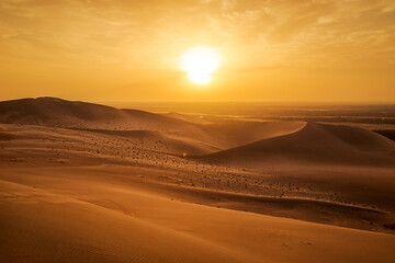 Fototapeta na wymiar Sunrise scenery in the desert