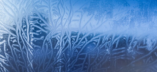 Fototapeta na wymiar Frost frost patterns on window glass in winter
