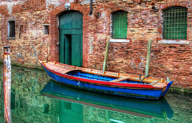 Fototapeta na wymiar Boat Moored in a Canal in Venice