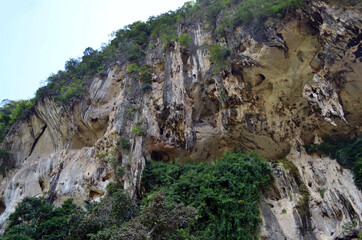 Fototapeta premium Krabi, Thailand - Cliffs above Tonsai Resort