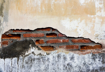 corrosion of a cracked wall