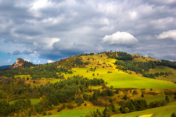 Obraz premium Rabstin and Slachtovsky mounts in autumn, view from Slovakia side. Pieniny Mountains, Slovakia.