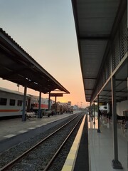 Fototapeta na wymiar train station in the evening