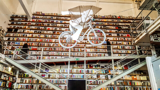 Bookshop "Livraria Ler Devagar". Lisboa, Portugal