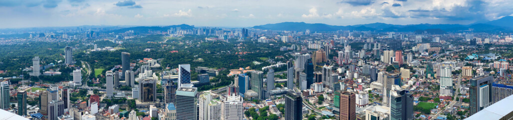 Naklejka premium KUALA LUMPUR, MALAYSIA - DECEMBER 28, 2019: Amazing panoramic city skyline from city rooftop on a beautiful sunny morning
