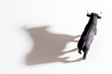 牛のフィギュア年賀素材