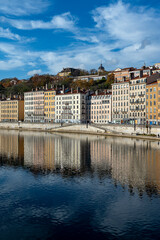 Obraz premium Berges de la Saône à Lyon à l'automne en France