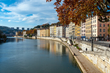 Berges de la Saône à Lyon à l'automne en France