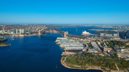 Obraz premium Panoramic Aerial views of Sydney Harbour with the bridge, CBD, North Sydney, Barangaroo, Lavender Bay and boats in view