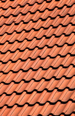Rote Dachziegel auf einem Dach, Deutschland, Europa