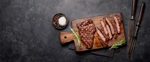 Küchenrückwand glas motiv Grilled beef steak © karandaev