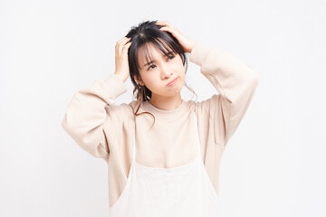 Fototapeta premium 悩み事を抱える若い女性