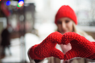 Young beautiful girl outdoors in the winter city.