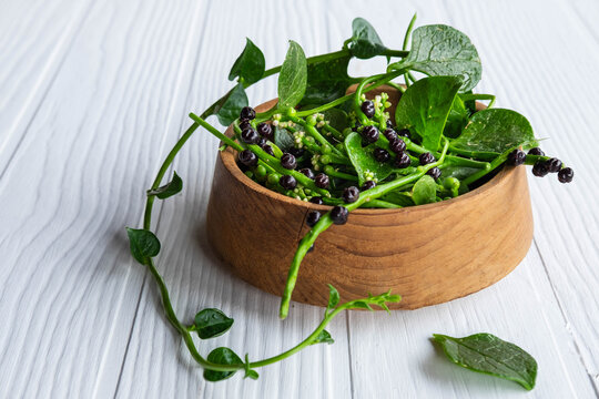 Basella alba vegetable leaves for health.