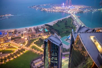 Voilages Abu Dhabi Abu Dhabi skyline along Corniche Road at night, UAE