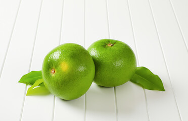 Sweetie fruits (green grapefruits, pomelits)