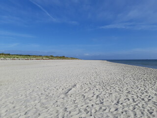 Blauer Himmel, unberührter Strand, Ostsee, Hel, Polen