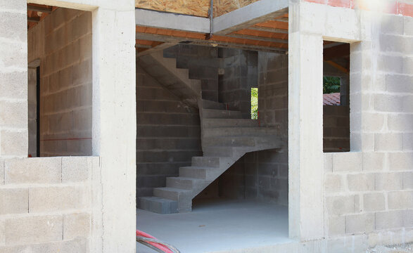 Esaclier en construction d'une maison