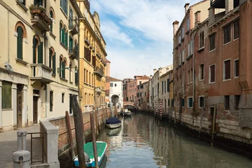 Fotobehang canal in Venice © Lech