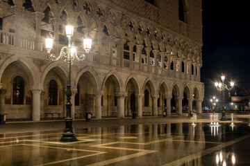 Fototapeta na wymiar Palazzo Ducale (Doge's Palace) - by night with acqua alta (high water) on San Marco Square in Venice, Venezia
