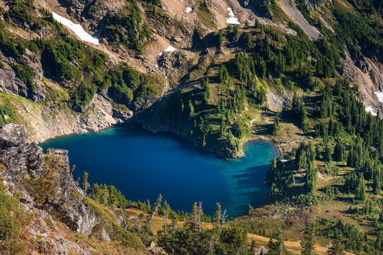 Blue alpine lake surrounded by green