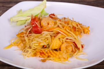 Thai salad with papaya and prawn