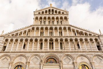 Fototapeta na wymiar Catedral de Pisa, Italia-.