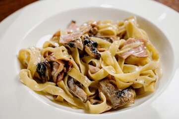 Creamy mushroom spinach pasta