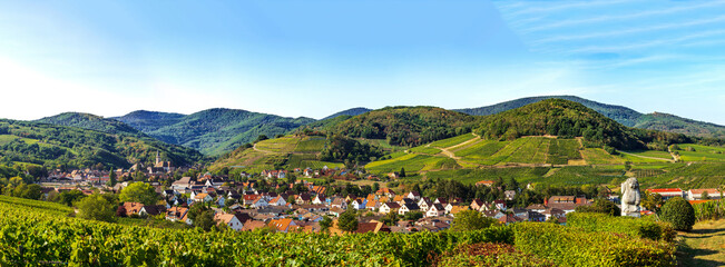 Panoramic view of the stunning village of Andlau in Alsace. Slopes with ripening grapes. Great views of the Vosges mountains. Idyll and grace. - 392060290
