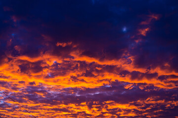 Fototapeta premium The colors of a burning sunset in the sky