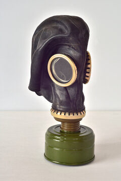 
Soviet Civilian Gas Mask 5 Model, Which Was Produced From 1961 To 1989.