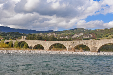Bobbio, il ponte Gobbo sul fiume Trebbia - Piacenza	