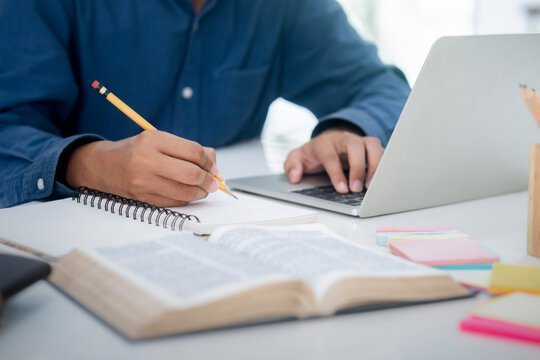 Using computer for education and online learning.