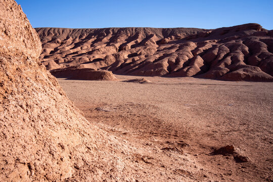 The landscape of a completely red plain in the Puna Salte&radic;&plusmn;a