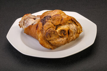 Baked pork knuckle with spices