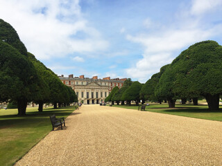 Obraz premium garden of Hampton Court palace in Richmond, London, England, United Kingdom