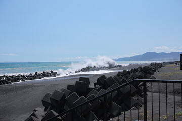 Waves and breakwaters in the sea