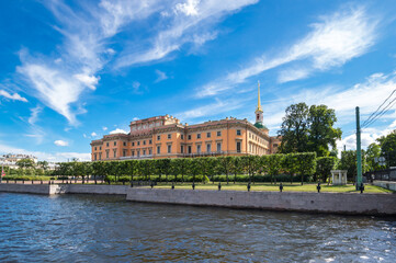 Fototapeta na wymiar View of Mikhailovsky Castle in Saint-Petersburg