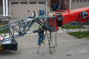 Attaching the additional section to the crane boom