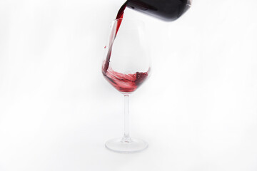 vino bicchiere calice vino rosso enologo enologia vini alcolici alcol teroldego sommelier gocce vino versare nel bicchiere 