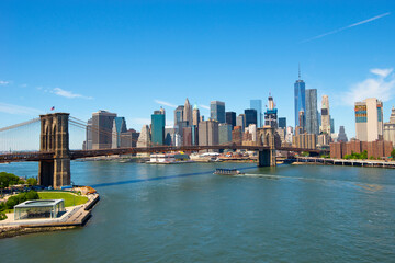 Fototapeta na wymiar View of Brooklyn bridge and Manhattan from Manhattan bridge - New York, USA