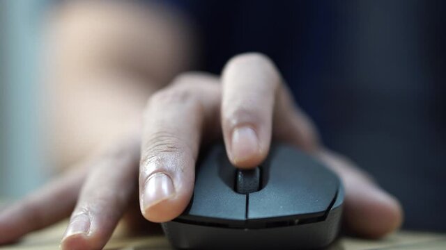 Close up mouse wireless on the hand.