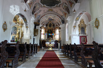 Fototapeta na wymiar römisch-katholische Pfarrkirche St. Georgen Obermais
