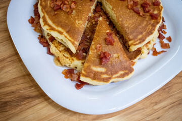 Hot cakes con tocino
